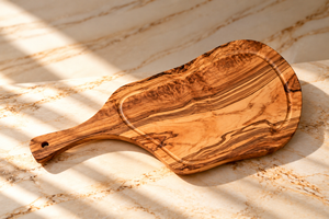 Steak board with handle and juice groove