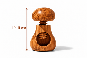 Nutcracker with screw mechanism